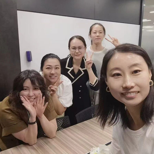 团队照片 3